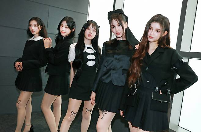 하이브와 어도어의 내홍이 이어지고 있는 가운데, 그룹 뉴진스의 일부 팬들이 민희진 어도어 대표에 반발해 트럭 시위에 나섰다. 사진은 걸그룹 뉴진스. /사진=스타뉴스