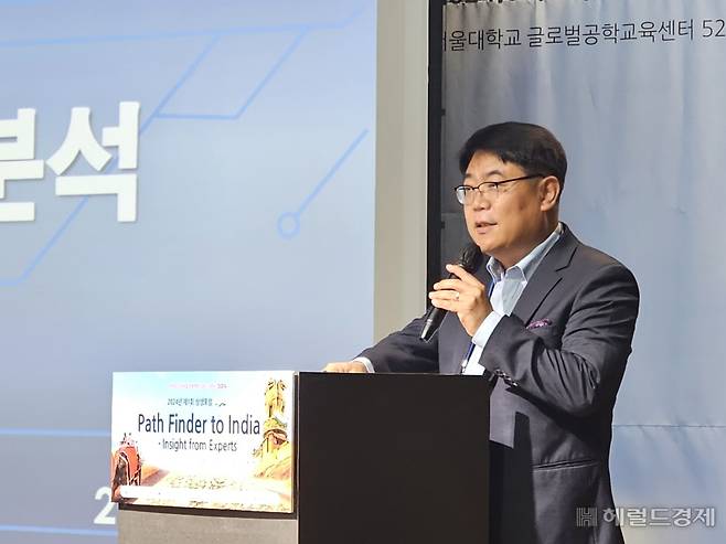 김양팽 산업연구원 전문연구원은 24일 서울대 글로벌공학교육센터에서 열린 ‘2024 제1회 상생포럼’에서 인도 ICT 산업 특징에 대해 발표하고 있다. 김민지 기자