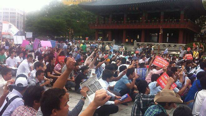 사업장 이동의 자유를 요구하는 이주노동자들