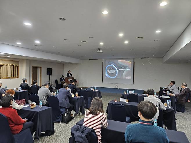 지난 12일 전북 고창군 웰파크시티에서 ‘시니어스를 위한 디지털 헬스케어 포럼’이 열리고 있다. [사진=바라바이오 제공]