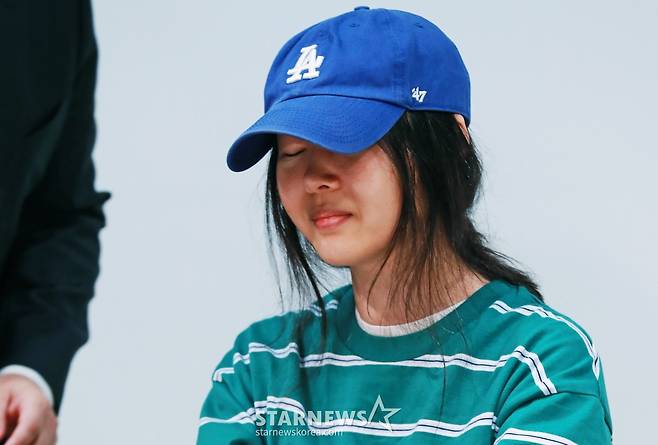 하이브와 대립하고 있는 민희진 어도어 대표가 25일 오후 서울 강남구 한국컨퍼런스센터 대강당에서 진행된 긴급 기자회견에서 질문에 답하고 있다. /2024.04.25 /사진=이동훈