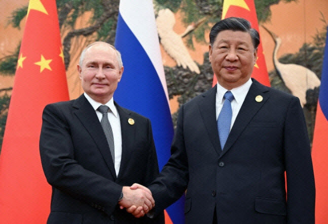 블라디미르 푸틴(왼쪽) 러시아 대통령과 시진핑 중국 국가주석. (사진=AFP)