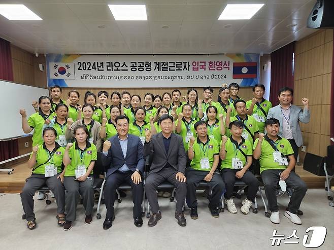 리오스 국적 공공형 계절근로자 30명의 전북자치도 남원시 입국 환영식 모습.(남원시 제공)/뉴스1