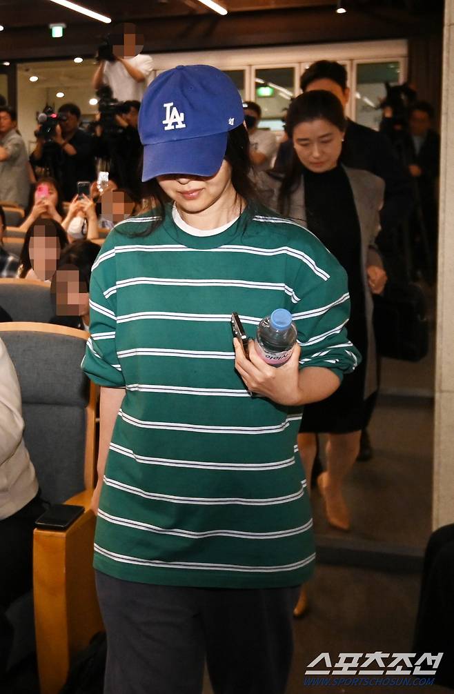 어도어의 민희진 대표가 하이브와의 대립에 대해 기자회견을 열었다. 25일 한국컨퍼런스센터에서 진행된 민희진 대표의 기자회견에서 민 대표가 기자회견장으로 입장하고 있다. 허상욱 기자wook@sportschosun.com/2024.04.25/