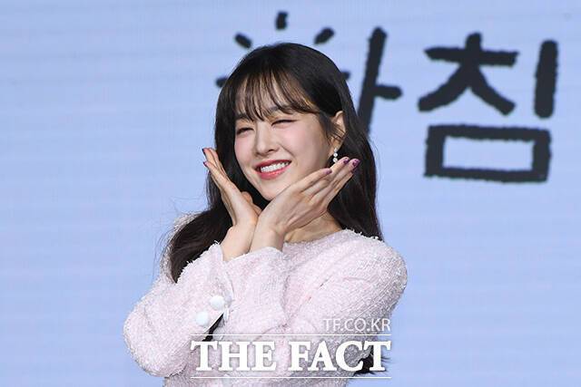 배우 박보영이 동서식품의 '맥실 모카골드' 광고모델로 발탁됐다. 박보영이 지난해 11월 1일 서울 종로구 서울 JW 메리어트 동대문에서 열린 넷플릭스 시리즈 '정신병동에도 아침이 와요' 제작발표회에 참석해 포즈를 취하는 모습. /서예원 기자