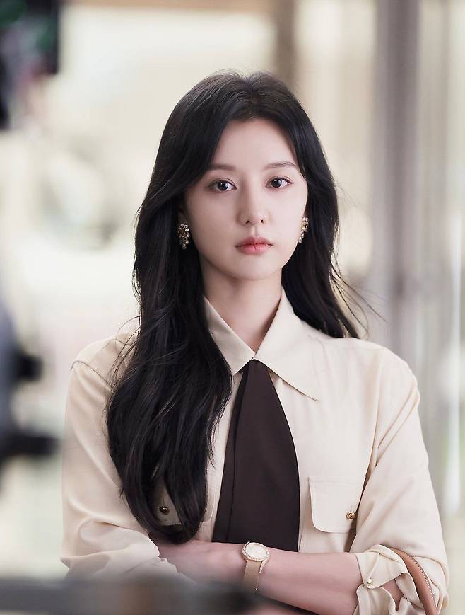 최근 드라마 ‘눈물의 여왕’에서 재벌 3세 상속녀 홍해인으로 활약하며 화제몰이를 하고 있는 배우 김지원. /하이지음스튜디오 주식회사 제공