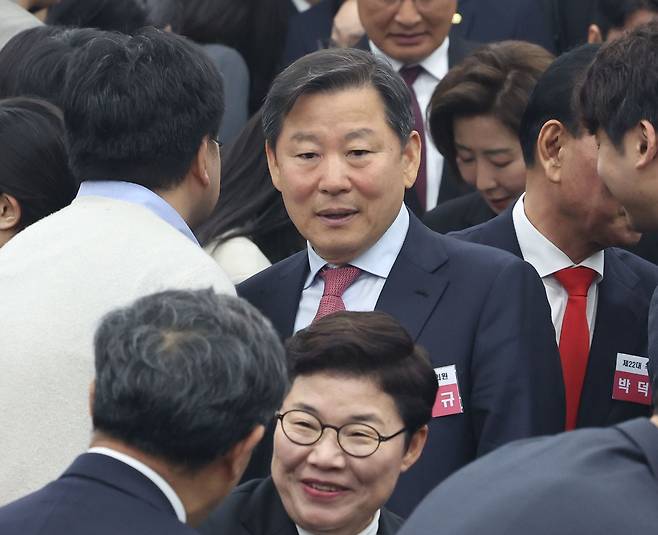 이철규 국민의힘 의원이 16일 서울 여의도 국회에서 열린 제22대 국회 국민의힘·국민의미래 당선자총회에 참석하고 있다./뉴스1