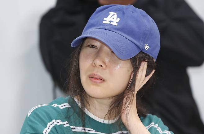 그룹 뉴진스의 소속사 어도어 민희진 대표가 지난 25일 서울 서초구 한국컨퍼런스센터에서 기자회견을 열고 하이브 경영권 탈취 시도와 관련한 배임 의혹에 해명하고 있다./뉴스1