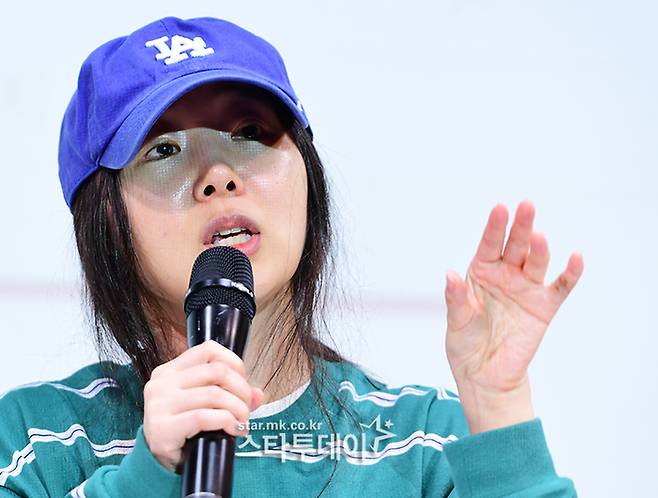 어도어 민희진 대표가 25일 기자회견서 발언하고 있다. [강영국 기자]