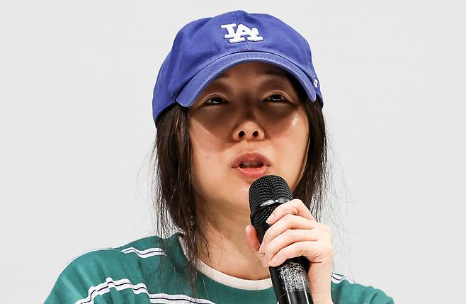 민희진 어도어 대표가 25일 오후 서울 서초구 한국컨퍼런스센터에서 열린 입장 발표 기자회견에서 발언하고 있다. [연합]