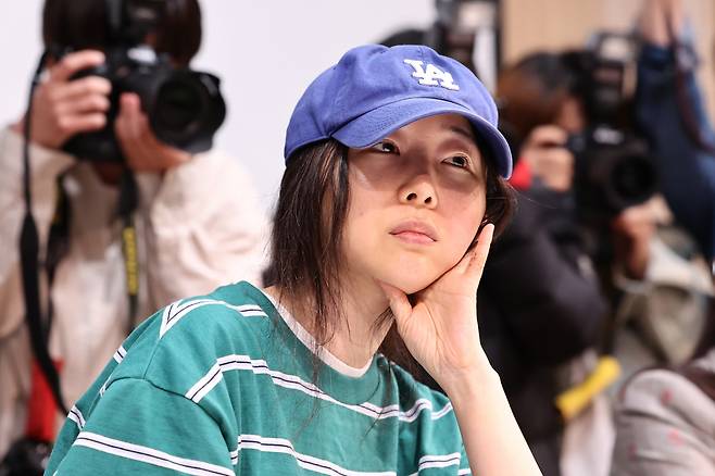 민희진 어도어 대표가 25일 오후 서울 서초구 한국컨퍼런스센터에서 열린 입장 발표 기자회견에 참석해 있다. [연합]
