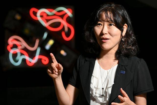 박아형 미국 UCLA 새뮤얼리 공과대학 학장이 24일 서울 강남구 인터컨티넨탈 서울 코엑스에서 한국일보와 인터뷰하고 있다. 신용주 인턴기자