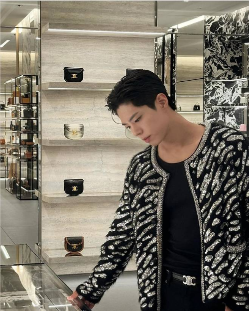 박보검의 스타일링은 그의 세련된 이미지를 한층 더 강조하며, 대중의 관심을 집중시켰다. 사진=박보검 SNS
