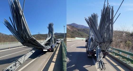 경찰에 적발된 과적 화물차. 경찰청 인스타그램 캡처