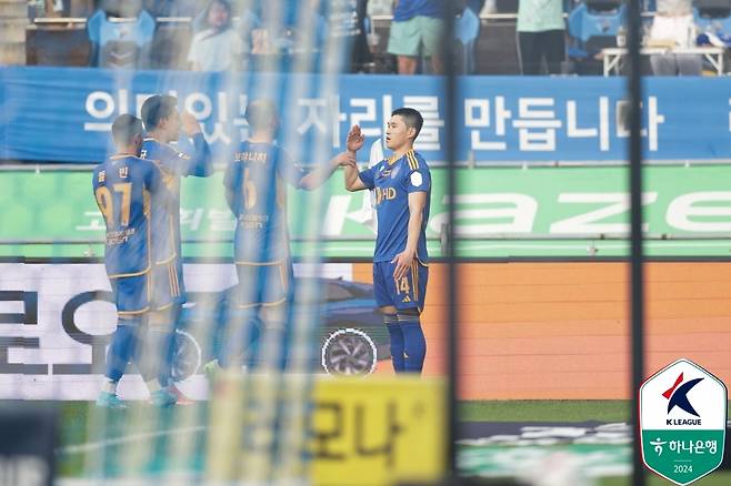 상무 입대 전 마지막 경기에서 1골 1도움을 올린 이동경. (한국프로축구연맹 제공)