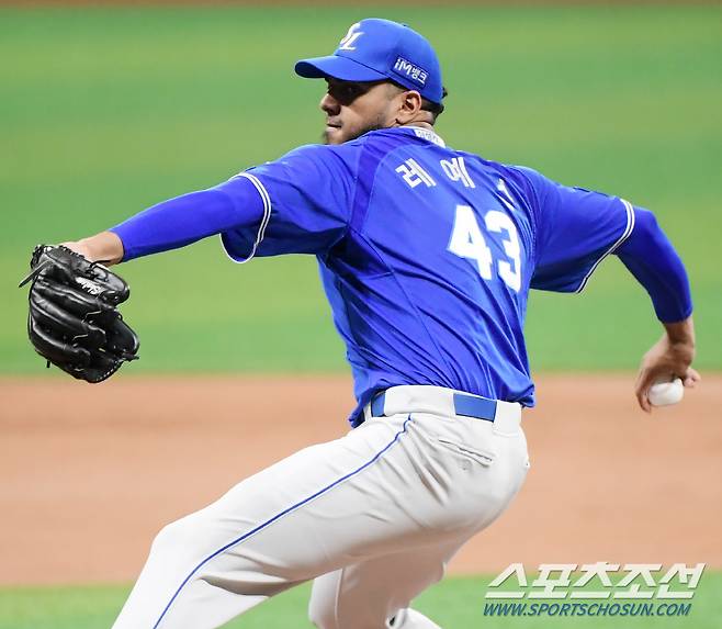 28일 서울 고척스카이돔에서 열린 삼성과 키움의 경기. 삼성 선발투수 레예스의 투구 모습. 고척=정재근 기자 cjg@sportschosun.com/2024.4.28/