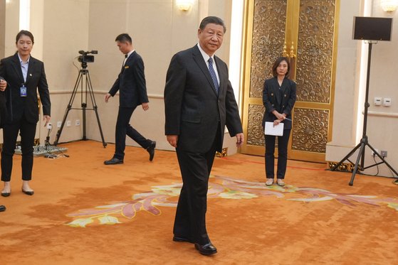 26일 베이징 인민대회당 푸젠팅에서 시진핑 중국 국가주석이 토니 블링컨 미 국무장관을 기다리고 있다. AP=연합뉴스