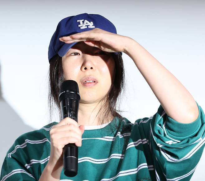 민희진 어도어 대표가 25일 오후 서울 서초구 한국컨퍼런스센터에서 입장 발표 기자회견을 갖고 있다. [연합]