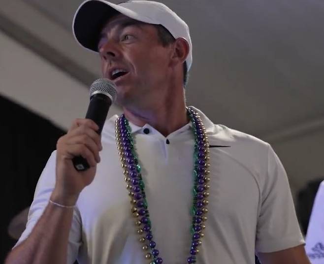 PGA 투어 취리히 클래식 우승 후 노래하는 로리 매킬로이(사진=PGA 투어 공식 홈페이지)