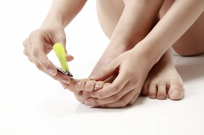 손톱은 발톱보다 일상생활에서 더 많은 자극을 받기 때문에 더 빨리 자라는 편이다./사진=클립아트코리아