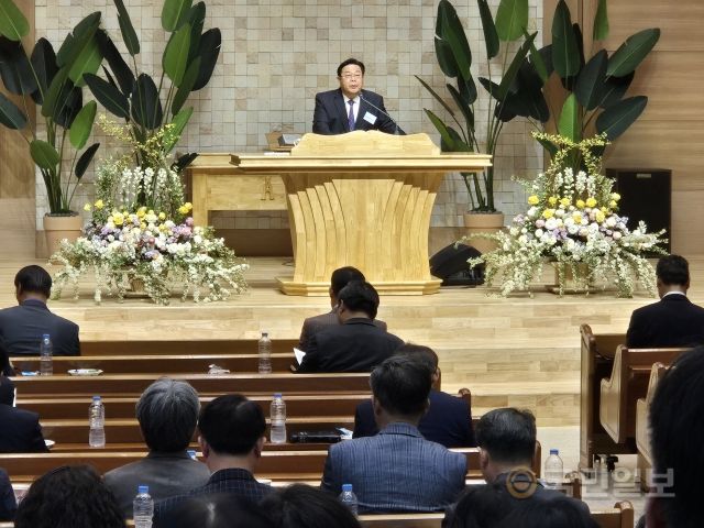 최윤영 목사가 29일 대전남부교회에서 열린 여성 사역자 처우 개선을 위한 공청회에서 '동역사' 제도에 대해 설명하고 있다.