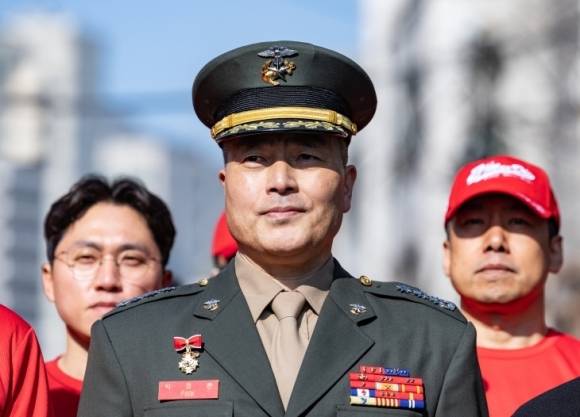 해병대 채모 상병 순직 사건 수사 이첩 관련 항명 및 상관 명예훼손 혐의로 기소된 박정훈 전 해병대 수사단장(대령)이 21일 오전 서울 용산구 중앙지역군사법원에서 열린 3차 공판에 출석하기 전 기자회견에 참석하고 있다. 2024.3.21 뉴스1