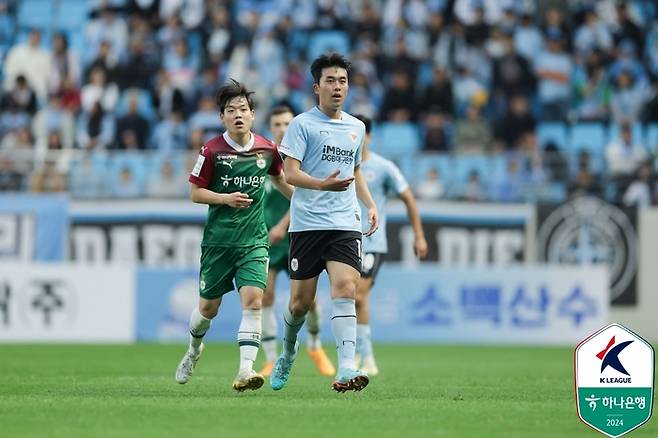 정재상(앞쪽). 제공 | 한국프로축구연맹