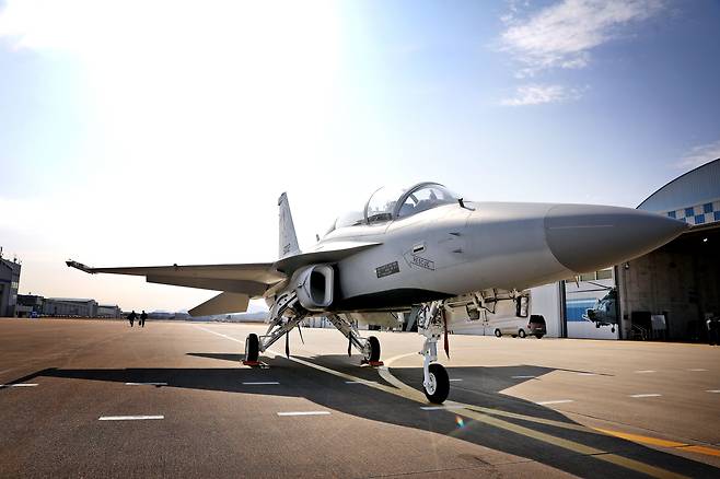 지난해 6월 경남 사천 한국항공우주산업(KAI) 본사에서 열린 '폴란드 수출형 FA-50 1호기 출고식'에서 FA-50GF가 이동하고 있다. /KAI 제공