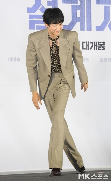 강동원은 이번 작품에서 ‘영일’이라는 인물을 통해 사고가 아닌 설계된 살인에 대한 공포를 그려내며, 불안감 속에서 주변을 의심하는 캐릭터를 연기한다. /사진=천정환 기자