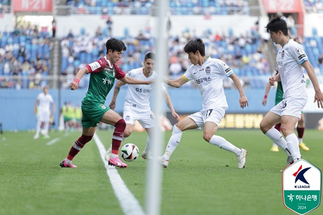 배서준(왼쪽). /사진=한국프로축구연맹 제공
