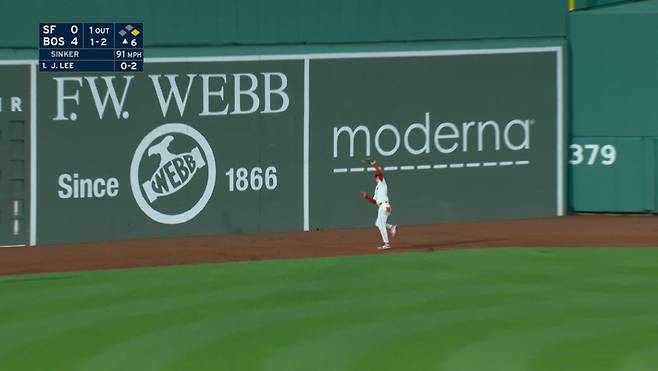 이정후가 6회초 좌중간으로 터뜨린 플라이를 보스턴 중견수 재런 두란이 잡아내고 있다. 사진=MLB.TV 캡처