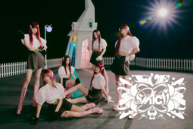 지난 29일 컴백한 그룹 아이브(IVE)의 2번째 EP 'IVE SWITCH' 콘셉트 포토. 스타쉽엔터테인먼트 제공
