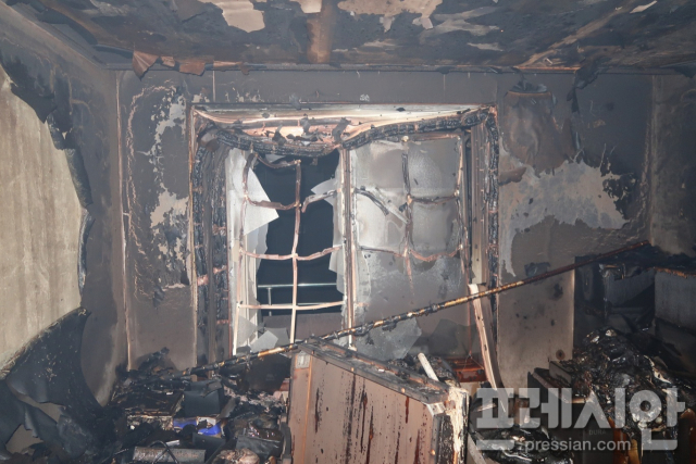 ▲ 화재가 발생한 아파트 내부. ⓒ부산소방본부