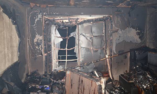 부산 동래구 온천동 한 주상복합건물에서 발생한 화재로 새까맣게 타버린 건물 내부. 부산소방재난본부 제공