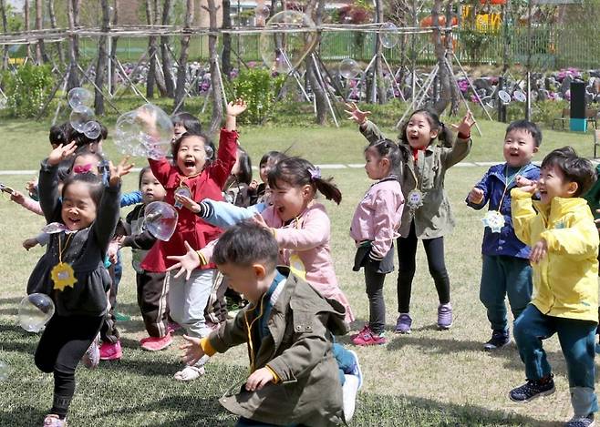 금천구 어린이들이 축제를 즐기고 있다. (금천구 제공)ⓒ 뉴스1