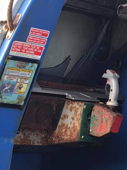 (엄청 희귀한 게임기인데.. 가슴이 아프다)