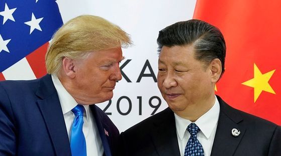 미국 도널드 트럼프(왼쪽) 대통령과 중국 시진핑 국가주석. 사진은 2019년 6월29일 일본 오사카에서 열린 주요 20개국(G20) 정상회의에서 따로 만난 모습. 중앙포토