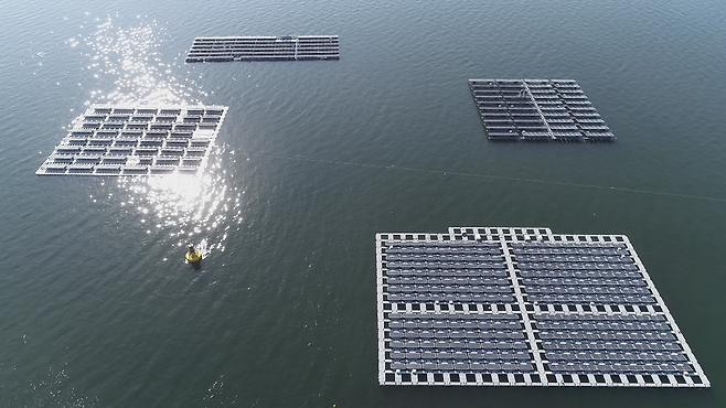 새만금 일대 역대 최대 규모 수상 태양광 발전 설비 구축 프로젝트로 사업비만 4조원이 넘는다