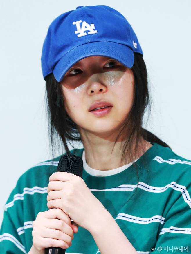 하이브와 갈등 중인 민희진 어도어 대표가 지난 25일 오후 서울 강남구 한국컨퍼런스센터 대강당에서 열린 긴급 기자회견에서 취재진 질문에 답하고 있다. /사진=머니투데이DB