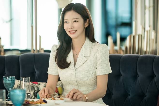 tvN 드라마 ‘눈물의 여왕’에서 천다혜 역을 연기한 배우 이주빈. 사진 앤드마크