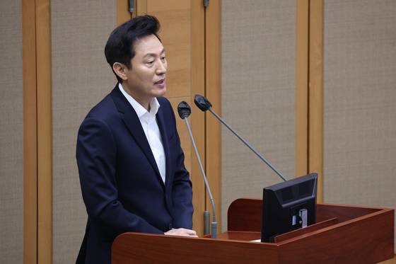 지난달 22일 서울시의회 시정질문에 답변하는 오세훈 시장. 〈사진=연합뉴스〉
