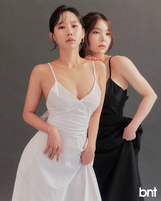 한송이, 유수현 리본 백 드레스는 스테이 위드 미 제품.