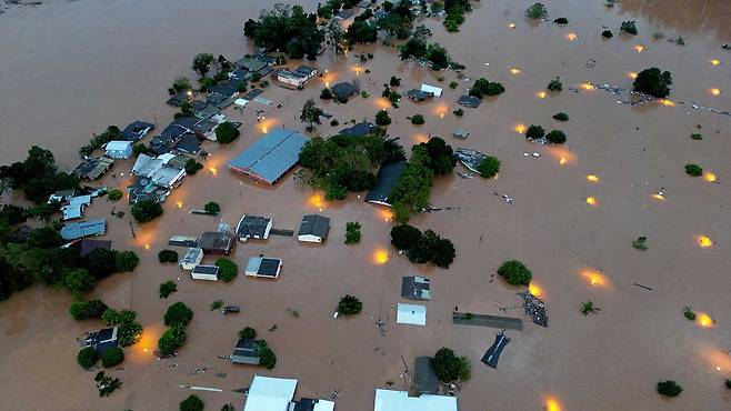 홍수로 물에 잠긴 브라질 마을 [사진 제공: 연합뉴스]