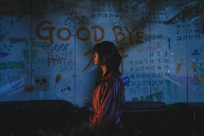 A scene from "Goodbye Earth," starring Ahn Eun-jin (Netflix)