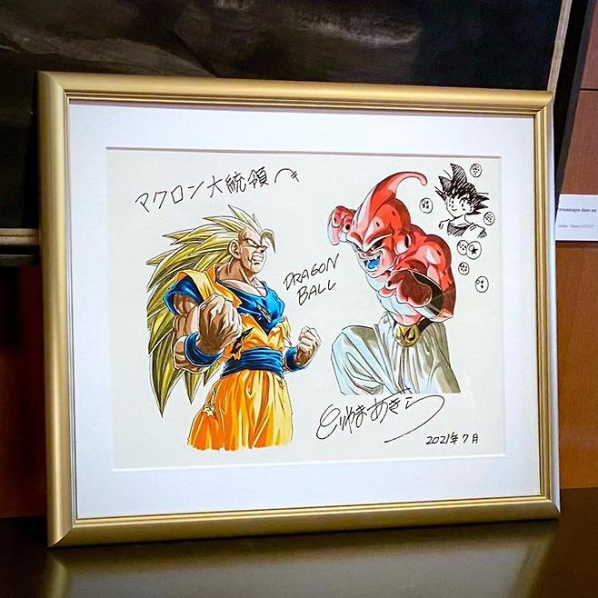 마크롱 대통령이 토리야마 아키라 사망 당시 올렸던 작가 사인 [사진=마크롱 X 캡처]