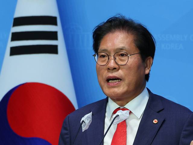 ▲국민의힘 송석준 의원이 2일 서울 여의도 국회 소통관에서 원내대표 출마 선언 기자회견을 하고 있다. ⓒ연합뉴스