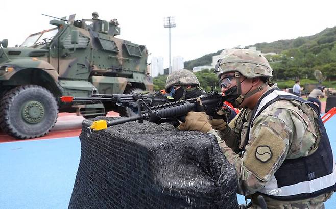 주한미군과 한국군 장병들이 도심 테러를 가정한 훈련을 하고 있다. 세계일보 자료사진