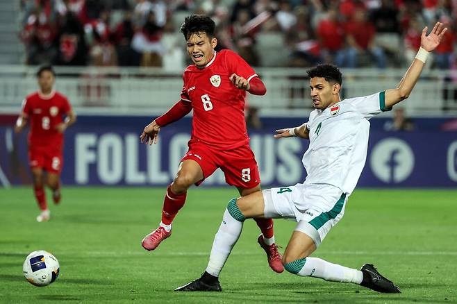 ▲ 신태용 감독이 이끄는 인도네시아 23세 이하(U-23) 대표팀은 3일(한국시간) 카타르 도하의 압둘라 빈 칼리파 스타디움에서 열린 아시아축구연맹(AFC) 2024 U-23 아시안컵 3위 결정전에서 이라크에 1-2로 패했다. 이로써 인도네시아는 대회 3위까지 주어지는 2024 파리 올림픽 티켓 획득에 실패했다. 하지만 오는 9일 프랑스에서 아프리카 예선 4위를 차지한 기니와 티켓 한 장을 놓고 대륙 간 플레이오프를 펼칠 예정이다.