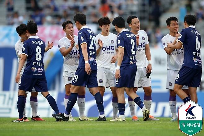 FC안양이 충남아산FC와 비기면서 K리그2 선두에 올랐다. (한국프로축구연맹 제공)