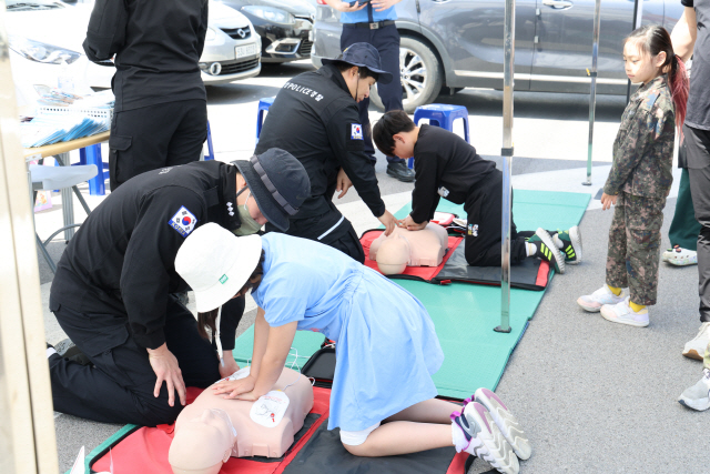 ▲ 동해해양경찰서는 4일 동해해경서 함정 전용부두에서 대형함정 공개행사를 실시했다.